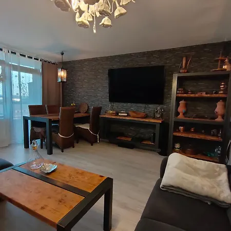 Fully Equipped - 1 Min From Cologne's Largest Mall *