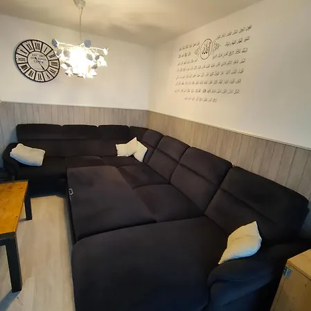 Fully Equipped - 1 Min From Cologne's Largest Mall *