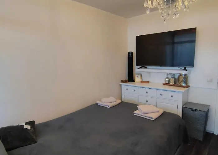 Fully Equipped - 1 Min From Cologne's Largest Mall