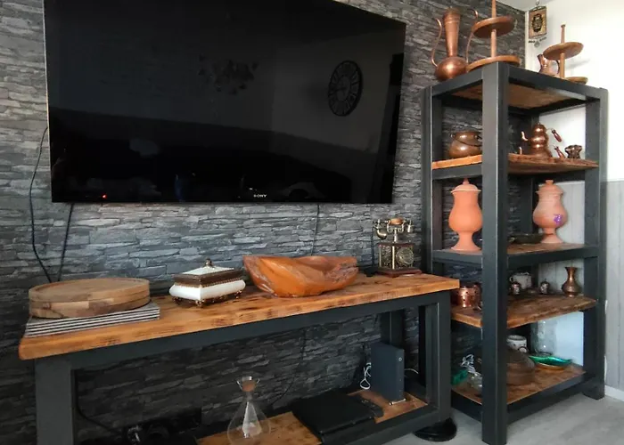 Fully Equipped - 1 Min From Cologne's Largest Mall Apartment